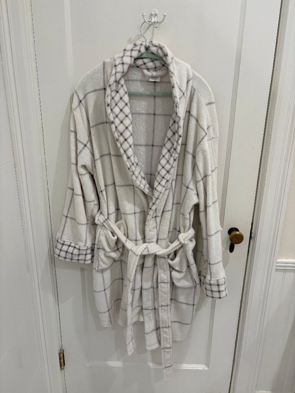 White Plaid/Square Pattern Plush Martha Stewart Robe, Tie Closure, One Size, EUC